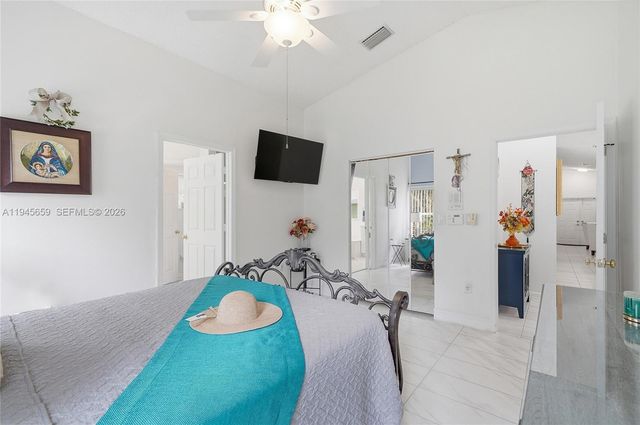 20494 SW 5th St, Pembroke Pines, FL 33029