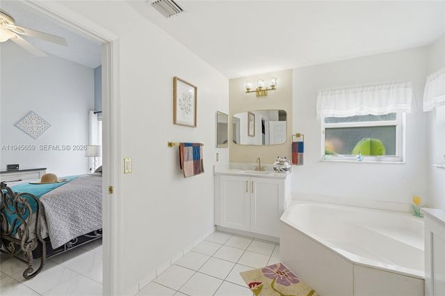 20494 SW 5th St, Pembroke Pines, FL 33029