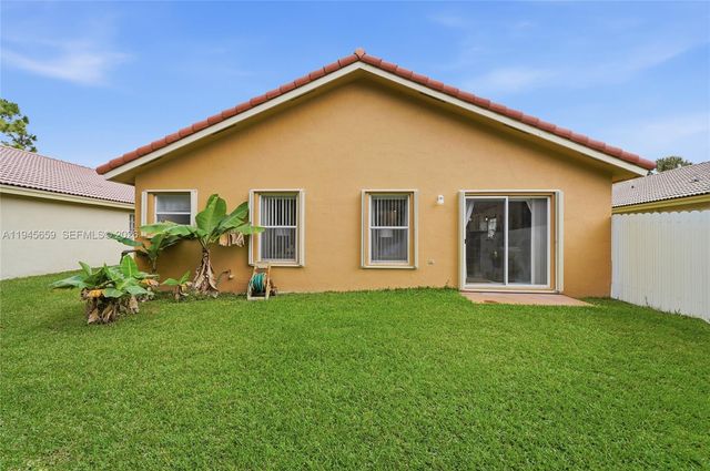 20494 SW 5th St, Pembroke Pines, FL 33029