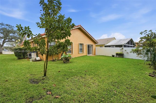 20494 SW 5th St, Pembroke Pines, FL 33029