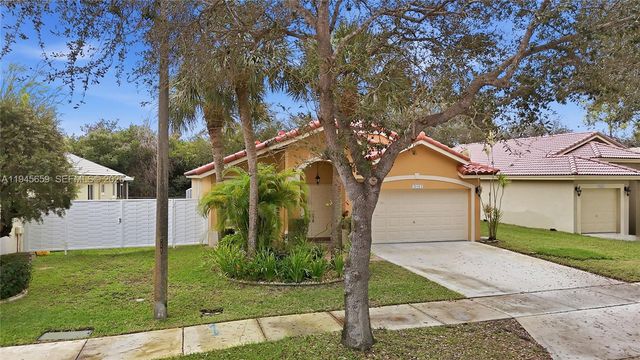 20494 SW 5th St, Pembroke Pines, FL 33029