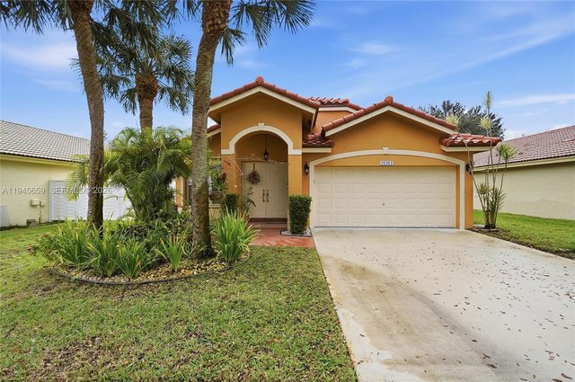 20494 SW 5th St, Pembroke Pines, FL 33029