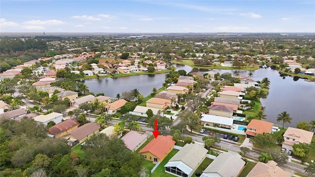 20494 SW 5th St, Pembroke Pines, FL 33029