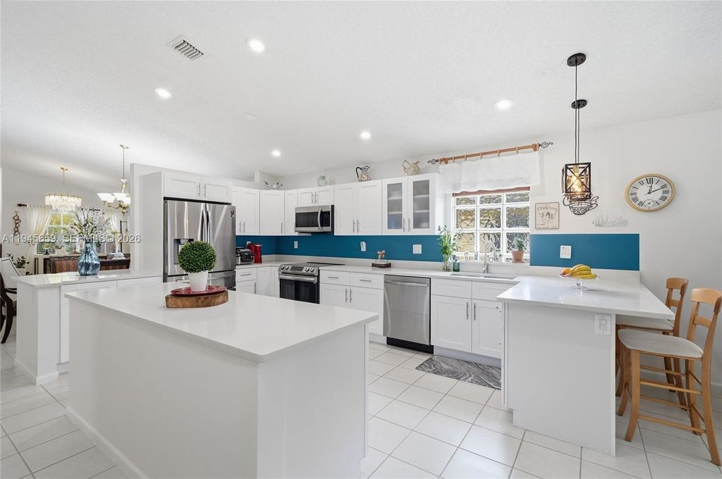 20494 SW 5th St, Pembroke Pines, FL 33029