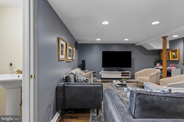 535 E WILLOW GROVE AVE, Glenside, PA 19038