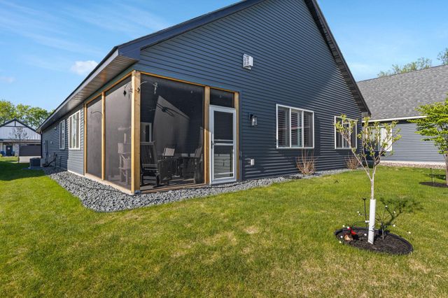 1060 109th Court NE, Blaine, MN 55434