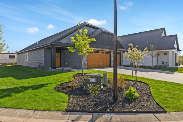 1060 109th Court NE, Blaine, MN 55434