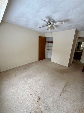 29 Decarolis Dr 29, Tewksbury, MA 01876