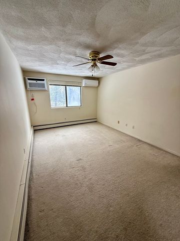 29 Decarolis Dr 29, Tewksbury, MA 01876