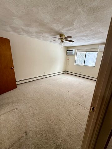 29 Decarolis Dr 29, Tewksbury, MA 01876