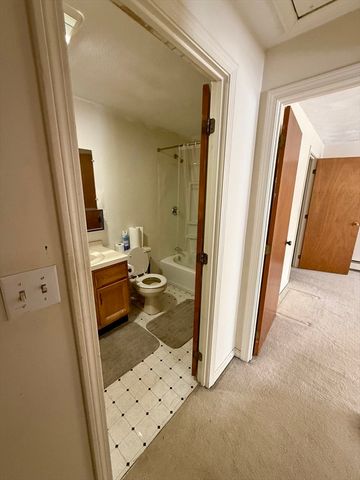 29 Decarolis Dr 29, Tewksbury, MA 01876