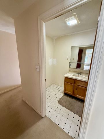 29 Decarolis Dr 29, Tewksbury, MA 01876