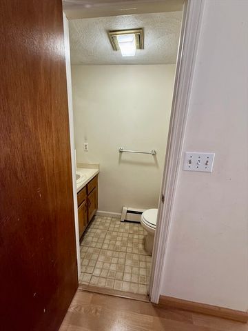 29 Decarolis Dr 29, Tewksbury, MA 01876