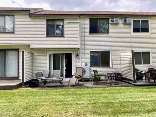 29 Decarolis Dr 29, Tewksbury, MA 01876