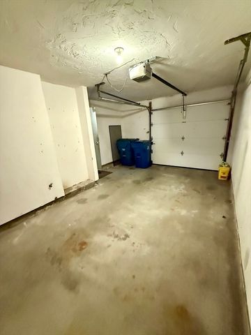 29 Decarolis Dr 29, Tewksbury, MA 01876