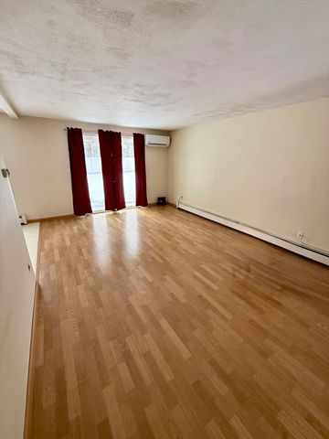 29 Decarolis Dr 29, Tewksbury, MA 01876