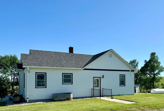 1555 US Highway 75, Lake Benton, MN 56149