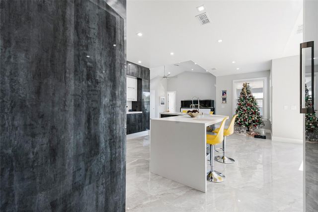 2502 LAKE FRONT DRIVE, Lake Wales, FL 33898