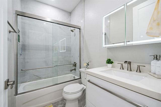 2502 LAKE FRONT DRIVE, Lake Wales, FL 33898