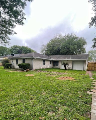 2405 Byron Avenue, Pearland, TX 77581