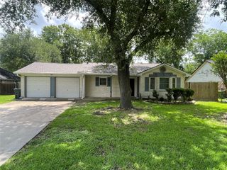 2405 Byron Avenue, Pearland, TX 77581