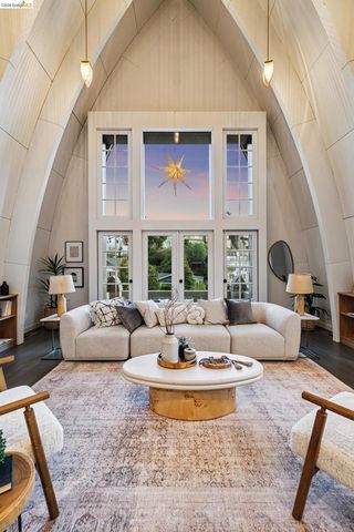 6356 6356 Broadway Ter, Oakland, CA 94618