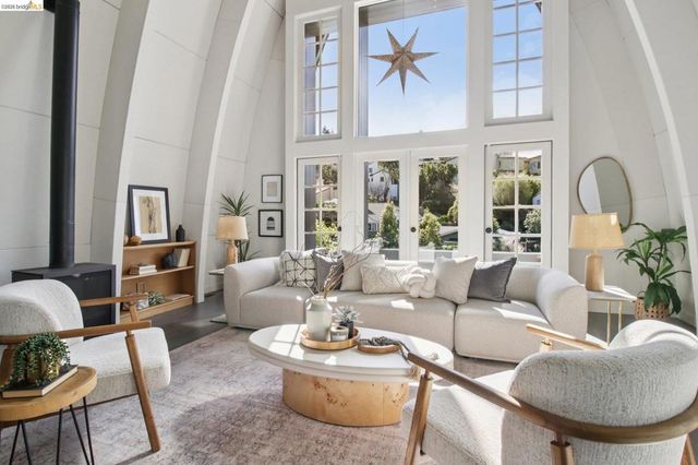 6356 6356 Broadway Ter, Oakland, CA 94618