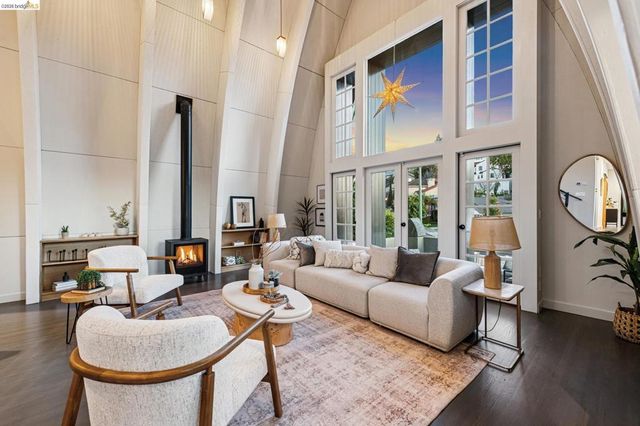 6356 6356 Broadway Ter, Oakland, CA 94618