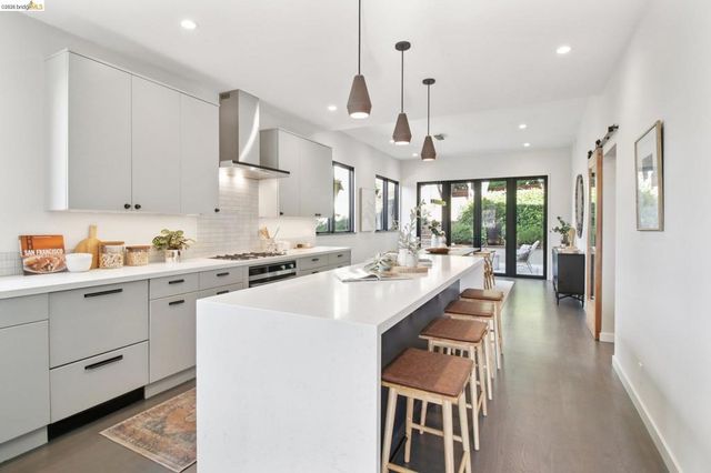 6356 6356 Broadway Ter, Oakland, CA 94618