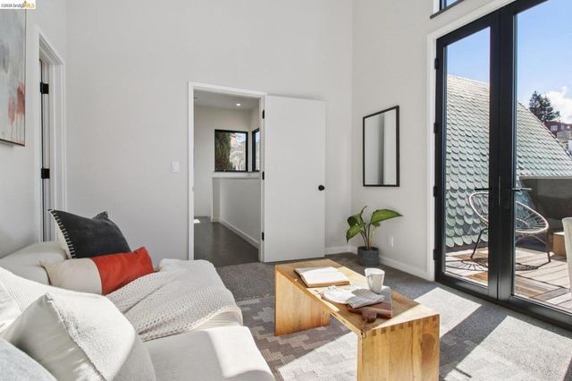 6356 6356 Broadway Ter, Oakland, CA 94618