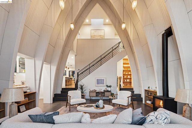 6356 6356 Broadway Ter, Oakland, CA 94618