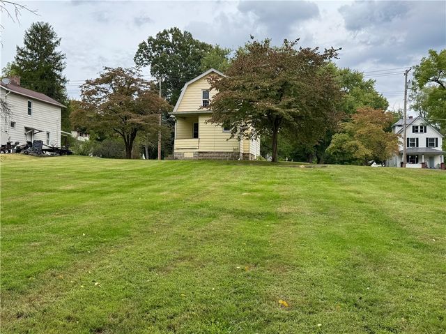 1810 Tony St, Shenango Twp, PA 16101