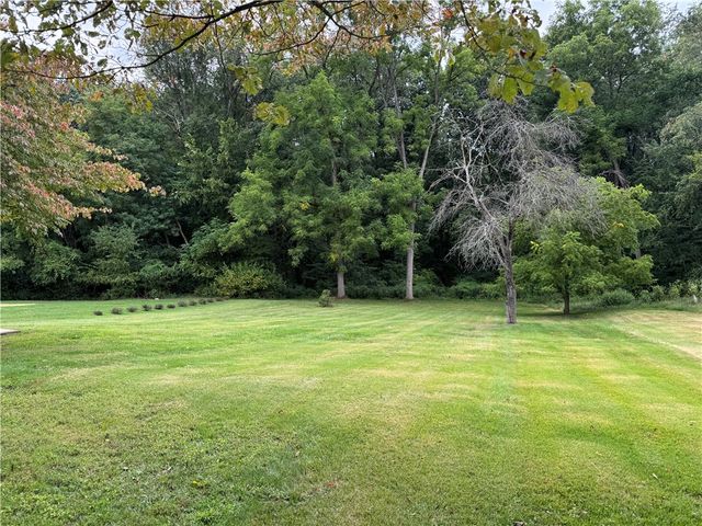 1810 Tony St, Shenango Twp, PA 16101