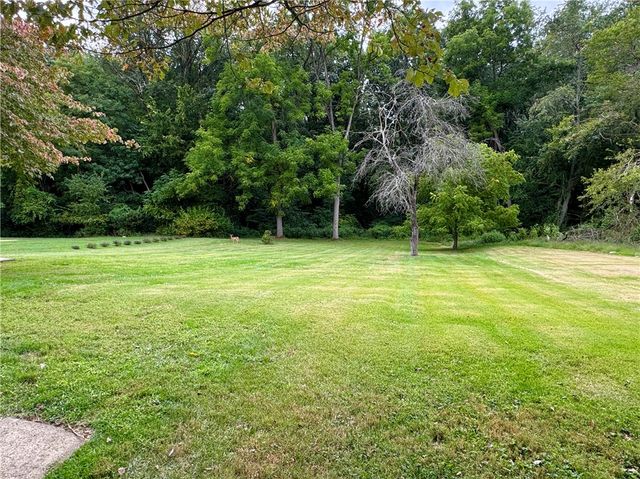 1810 Tony St, Shenango Twp, PA 16101