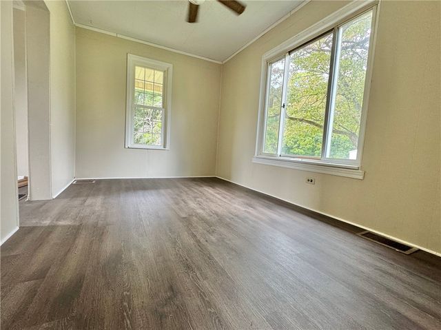 1810 Tony St, Shenango Twp, PA 16101