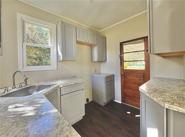 1810 Tony St, Shenango Twp, PA 16101