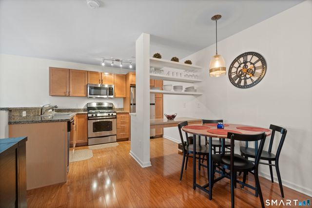 26 Schoolhouse Drive 204, West Hartford, CT 06110