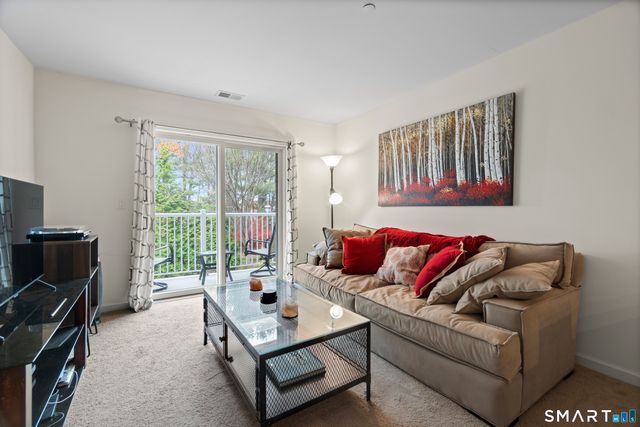 26 Schoolhouse Drive 204, West Hartford, CT 06110