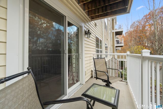 26 Schoolhouse Drive 204, West Hartford, CT 06110