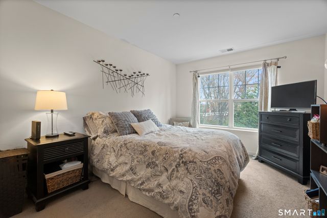 26 Schoolhouse Drive 204, West Hartford, CT 06110