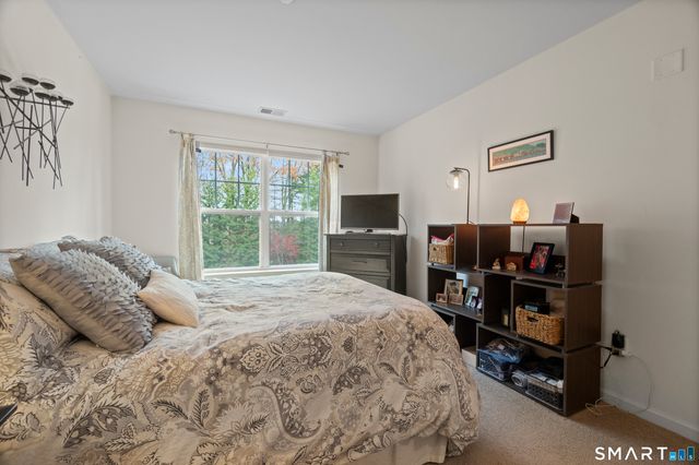 26 Schoolhouse Drive 204, West Hartford, CT 06110