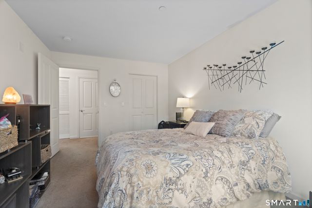 26 Schoolhouse Drive 204, West Hartford, CT 06110