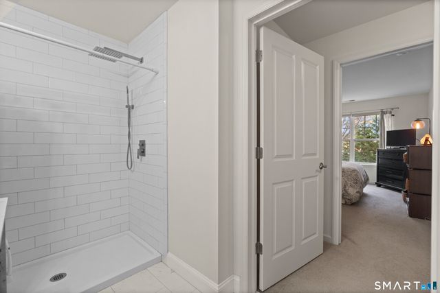 26 Schoolhouse Drive 204, West Hartford, CT 06110