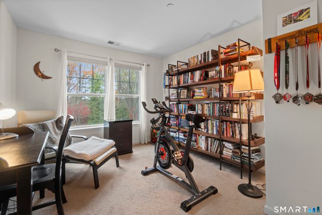 26 Schoolhouse Drive 204, West Hartford, CT 06110