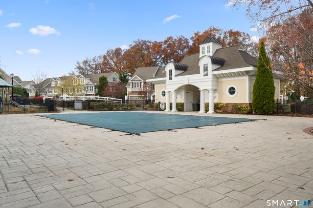 26 Schoolhouse Drive 204, West Hartford, CT 06110