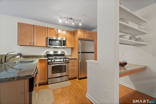 26 Schoolhouse Drive 204, West Hartford, CT 06110