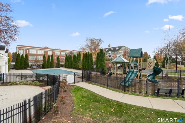 26 Schoolhouse Drive 204, West Hartford, CT 06110