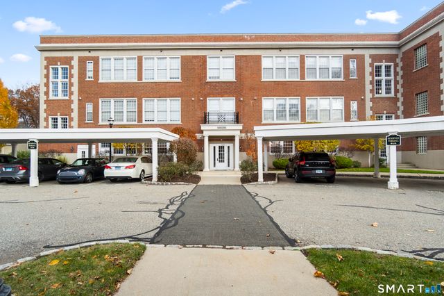 26 Schoolhouse Drive 204, West Hartford, CT 06110