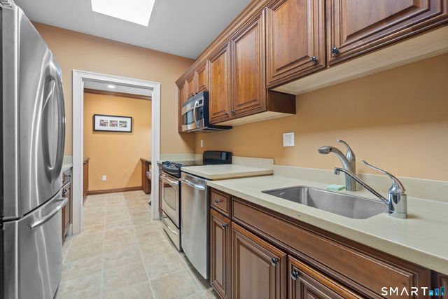 26 Schoolhouse Drive 204, West Hartford, CT 06110