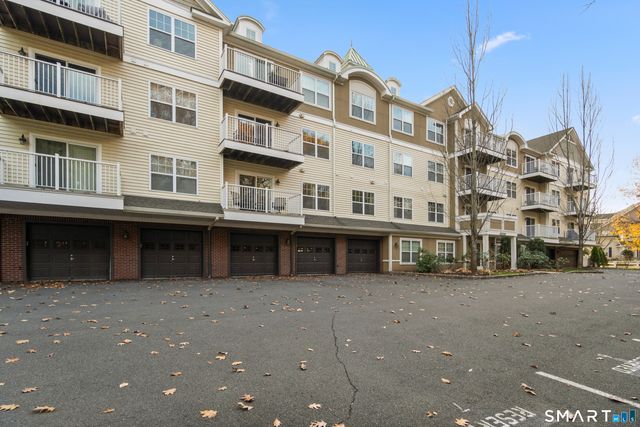 26 Schoolhouse Drive 204, West Hartford, CT 06110